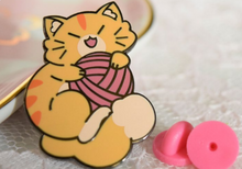 Load image into Gallery viewer, Pin: Kittens &amp; Yarn
