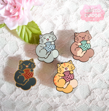 Load image into Gallery viewer, Pin: Kittens &amp; Yarn

